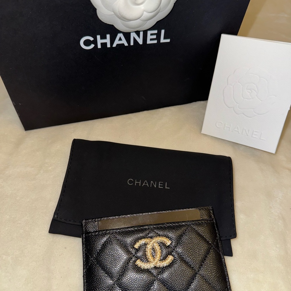 Chanel Black Quilted Card Holder with Gold Logo - Picture 2 of 4
